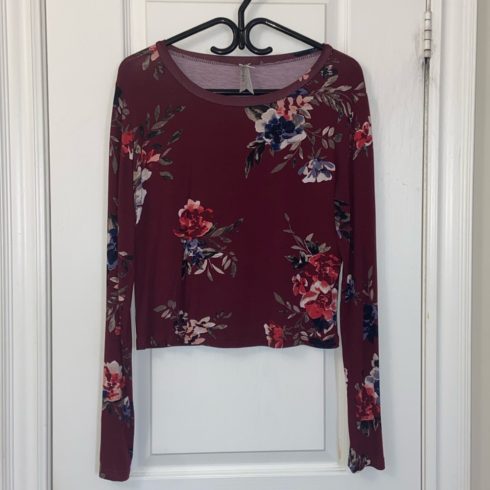Light long sleeve flower t-shirt
